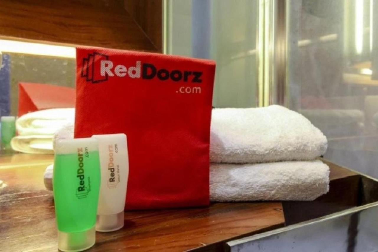 Reddoorz @ Genteng 수라바야 외부 사진
